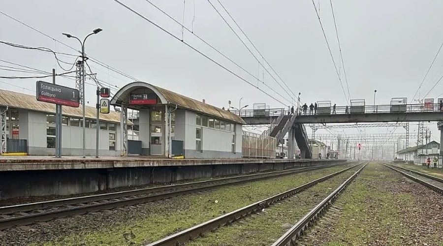 Пытался залезть на платформу: мужчина погиб под колёсами электрички в Голицыно