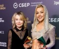 Светлана Радионова вручила Зеленый граммофон Юлианне Карауловой