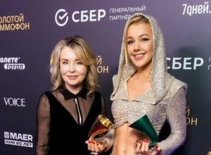 Светлана Радионова вручила Зеленый граммофон Юлианне Карауловой