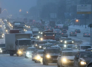 В условиях сильной метели под Звенигородом образовалась 10-километровая пробка