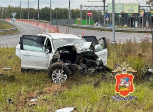 В Трёхгорке пьяный водитель на «Форде» протаранил фонарный столб