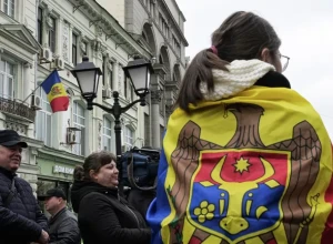 Лидер оппозиционной партии заявила о задержании с ребенком в аэропорту Кишинева