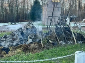 В музее в Петербурге при пожаре пострадала реконструкция шалаша Ленина