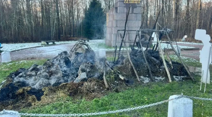 В музее в Петербурге при пожаре пострадала реконструкция шалаша Ленина