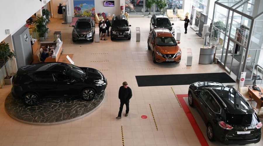 Темпы снижения продаж новых автомобилей в России упали с 27% до 11%
