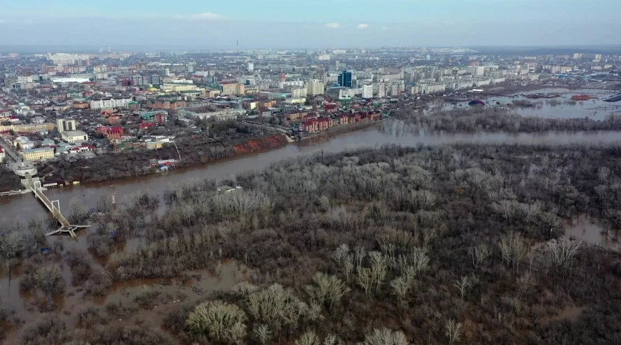 Уровень воды в реке Урал в Оренбурге за два часа повысился до отметки в 942 см