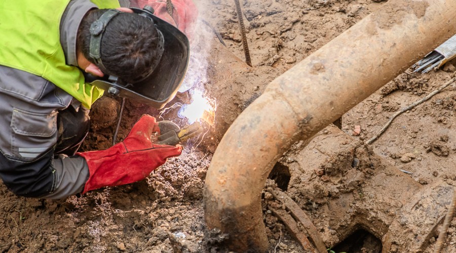Порядка 1300 метров новых труб водоснабжения проложили в поселке Лесной городок