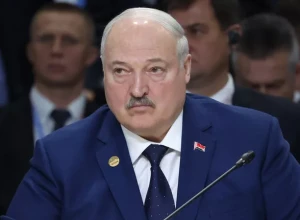 Лукашенко лишил званий более 20 силовиков за их действия на протестах