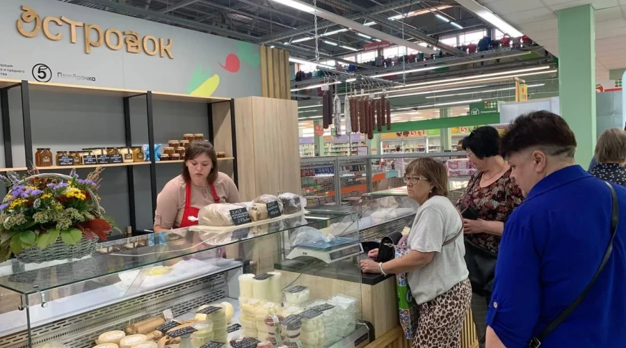 Экологически чистые продукты с фермы на прилавках магазина в Звенигороде