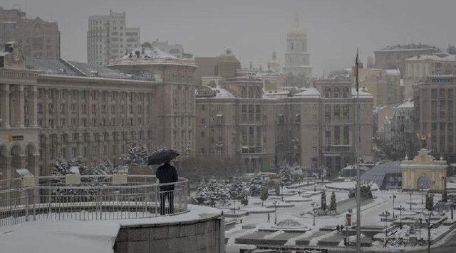 На Украине из-за снега и ветра без света остались 926 населенных пунктов