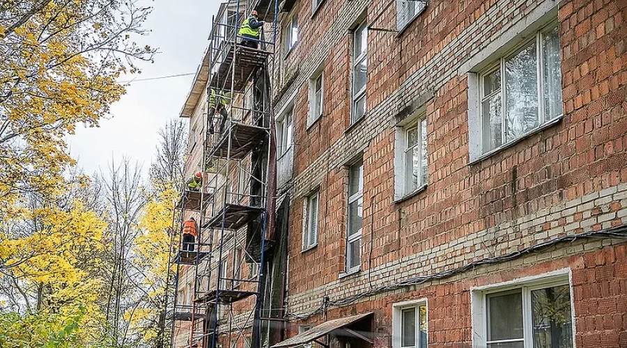В доме в Голицыно начали капремонт аварийных балконов — один из них обрушился весной