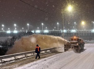 Снежные наносы заблокировали сообщение на трассе в Ханкайском округе Приморья