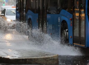 Оранжевый уровень опасности объявлен в пятницу в Москве из-за грозы