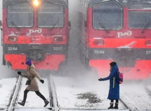 Электричка под Новосибирском сбила девочку-подростка, переходившую пути в наушниках