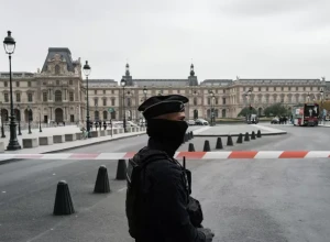 Охрана Лувра наблюдала, как в музее совершается ограбление