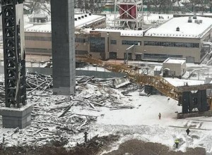 При демонтаже горнолыжного комплекса в подмосковном Красногорске упал кран