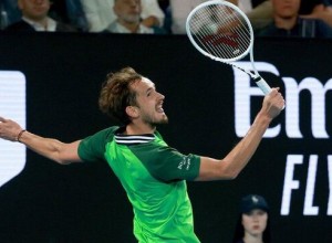 Медведев одержал волевую победу во втором круге Australian Open