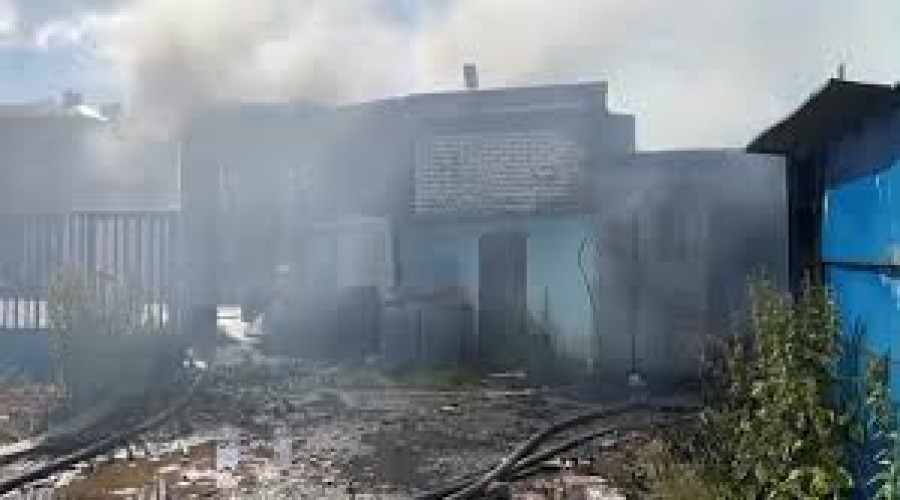 Пожар в центре Мурманска тушили 19 спасателей