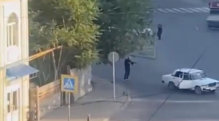 Священник снял видео в церкви в Махачкале, где люди спрятались во время теракта