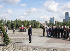 Председатель Госдумы Володин возложил венок к Вечному огню на Поклонной горе