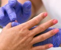 Средняя предлагаемая зарплата мастеров маникюра в РФ в 2025 выросла на 50%