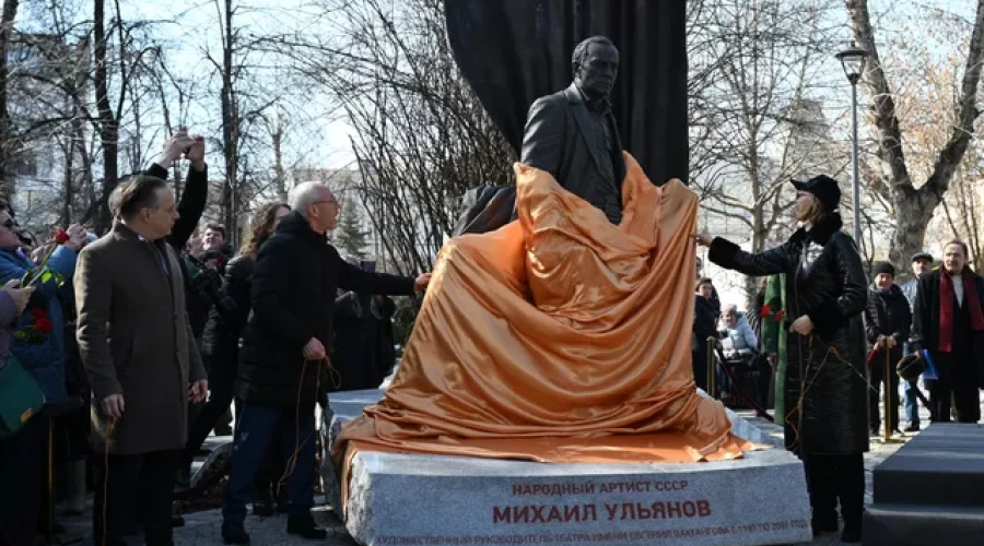 В Москве в День театра открыли памятник народному артисту СССР Михаилу Ульянову