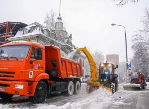 В Москве провели механизированное прометание с противогололедной обработкой