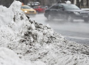 Сугробы в Москве впервые превысили полметра