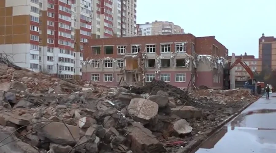 В посёлке ВНИИССОК сносят аварийный детский сад. На его месте построят новый