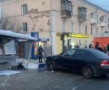 В Кемерово иномарка въехала в остановку, пострадали двое взрослых и ребенок