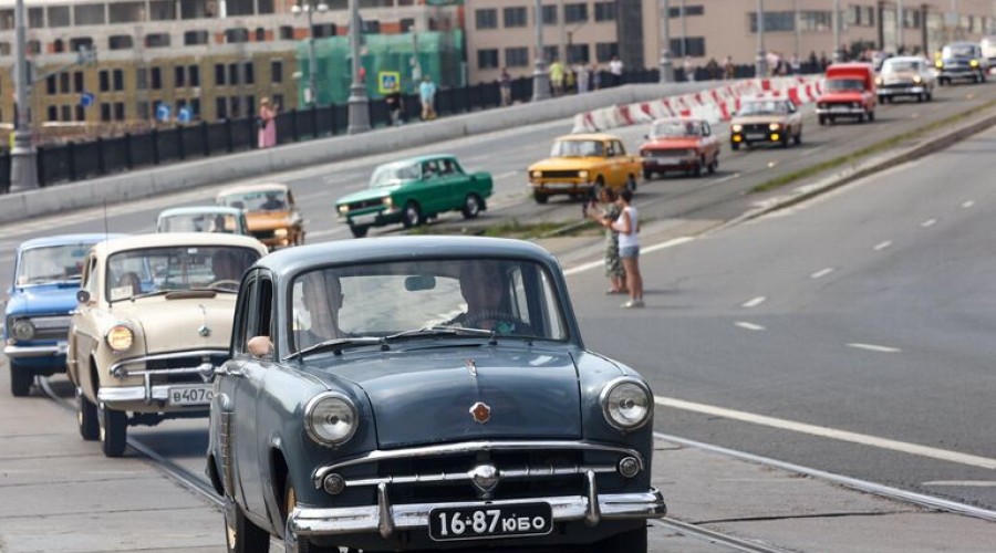 В Москве состоялся традиционный парад транспорта