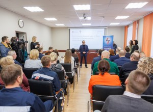 Губернатор Андрей Чибис посетил Мурманскую областную электросетевую компанию и встретился с ее коллективом