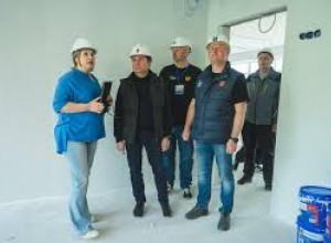 Андрей Чибис проверил ход капремонта школы и благоустройства парка в Мончегорске