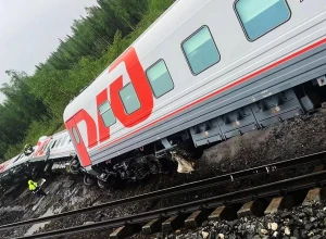 В Коми на месте крушения пассажирского поезда нашли тело третьего погибшего