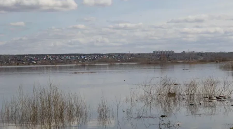 Уровень воды в реке Тобол в районе Кургана