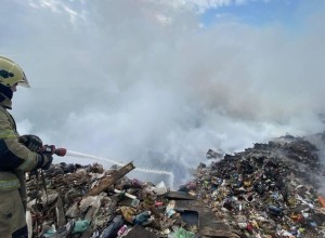 В городе Губкинский на Ямале локализовали и тушат пожар на полигоне ТБО