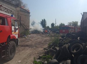 В Волгоградской Михайлове загорелся мусор на площади 500 квадратных метров