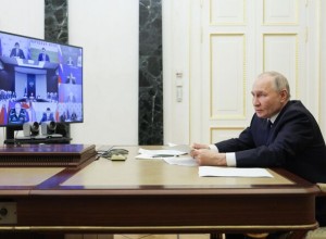 Путин предложил предусмотреть поэтапное профессиональное образование в вузах