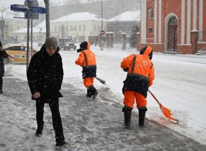 Городские службы Москвы работают в усиленном режиме из-за снегопада