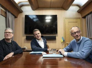 Стармер, Макрон и Мерц обсудили мир на Украине