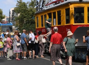 В Москве около 150 тысяч человек посетили парад ретротранспорта и выставку