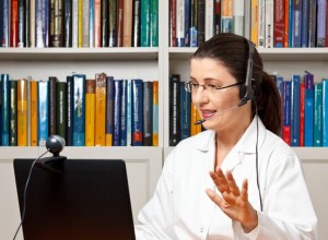 Врачи смогут использовать ИИ в телемедицине с 1 сентября